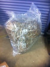 Trucioli di legno assorbenti per animali box cavalli avicoli roditori  terrari secchi lettiera alta qualità in balle da 400 Litri (Piuma)